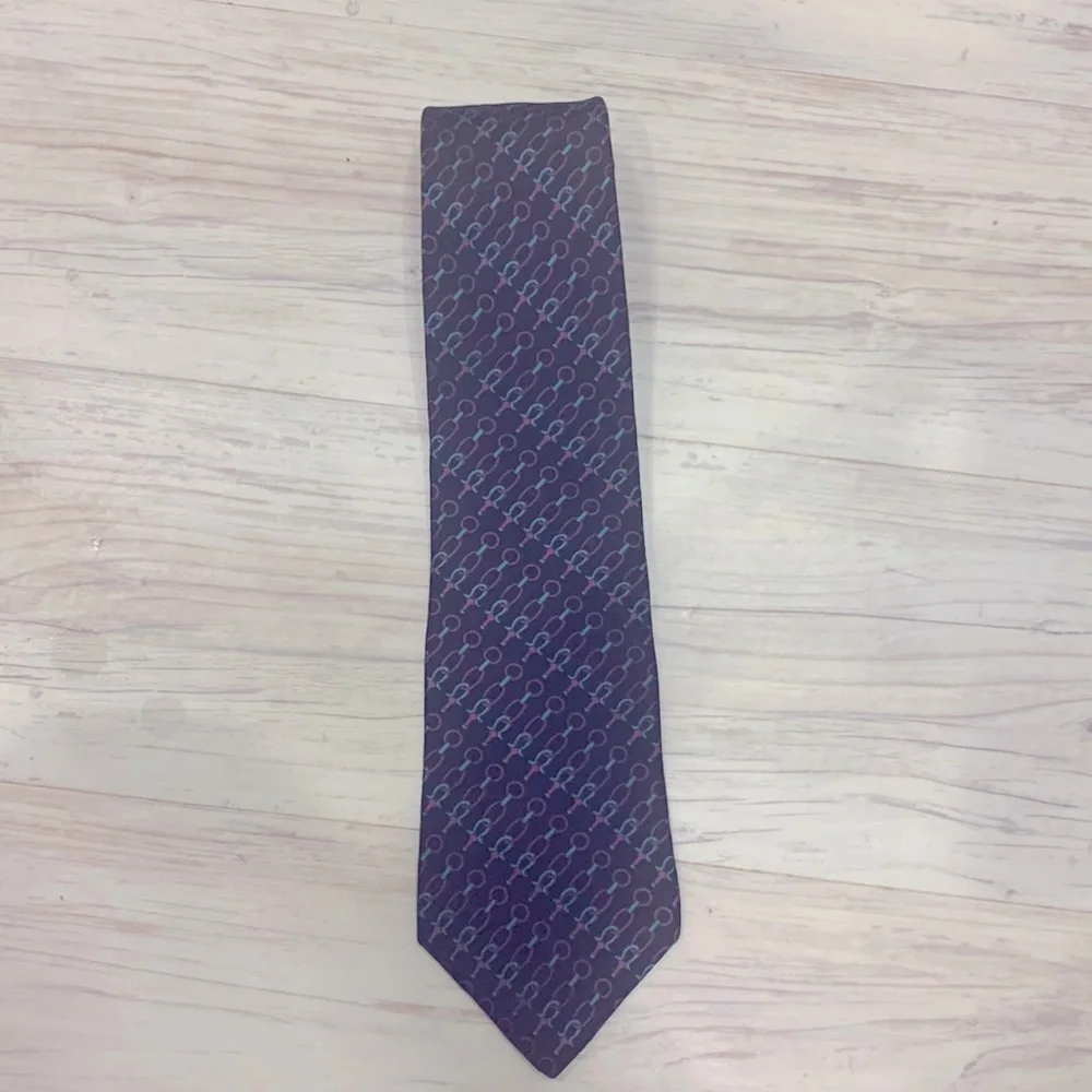 Bert Pulitzer 100%. silk tie